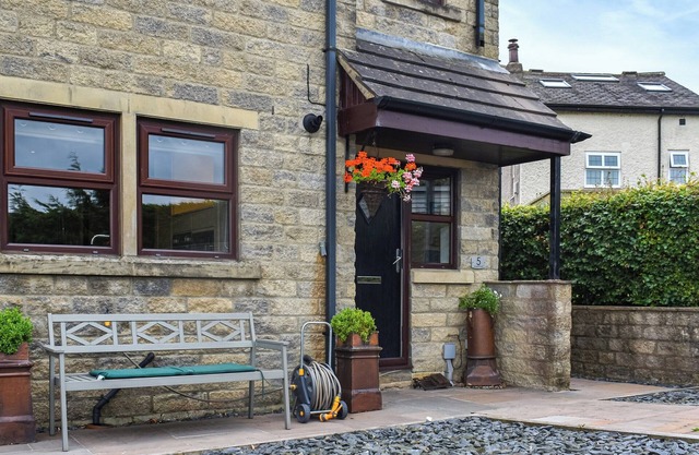 Alojamiento de 3 habitaciones en Laneshawbridge