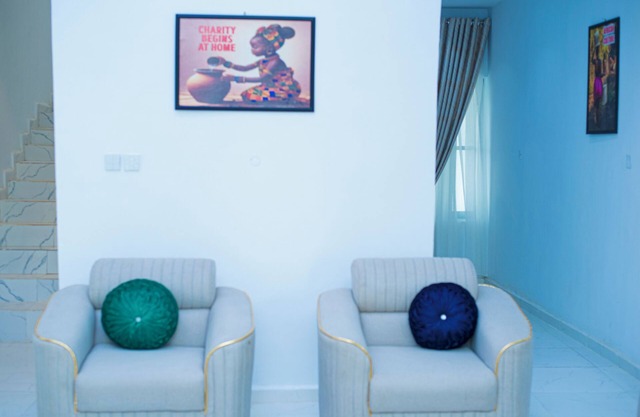 3-bedroom apartment in cool Akure with WiFi, AC. Enjoy your stay