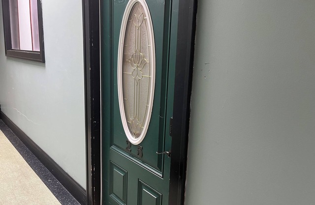 3-bedroom apartment in fabulous Lorain with AC