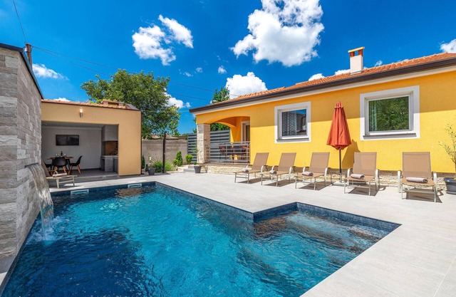 Hermosa casa de 3 habitaciones en Porec