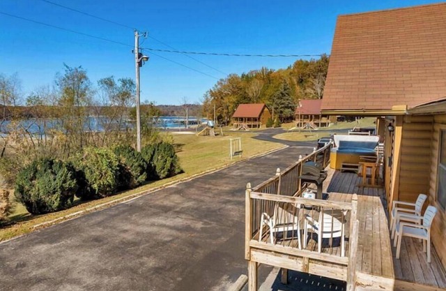 3 Bedroom Chalet lakeside to Dale Hollow Lake #1