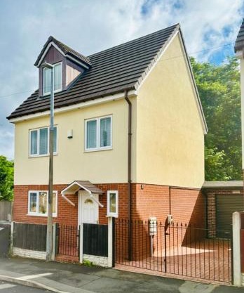 3 Bedroom Guest House in Dudley