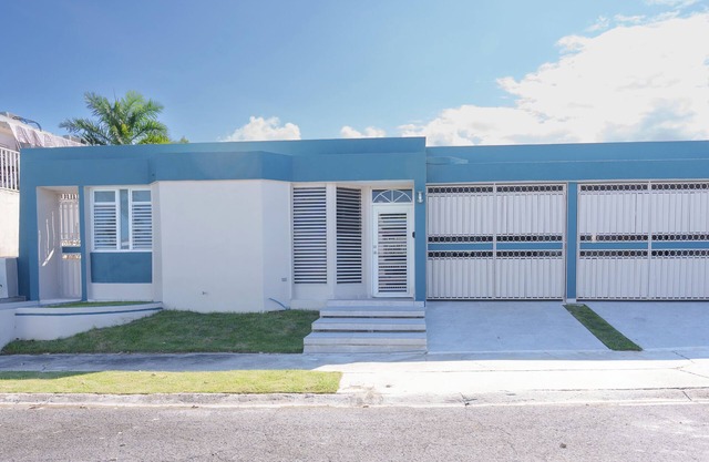 3-bedroom house in delightful Carolina with Wi-Fi, AC and a lovely pool.