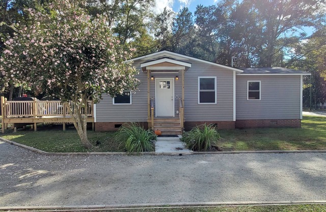 3-bedroom house in tranquil Johns Island with AC, WiFi. Enjoy