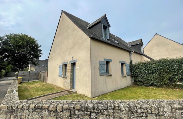 3-bedroom house-with garden-near St Servan