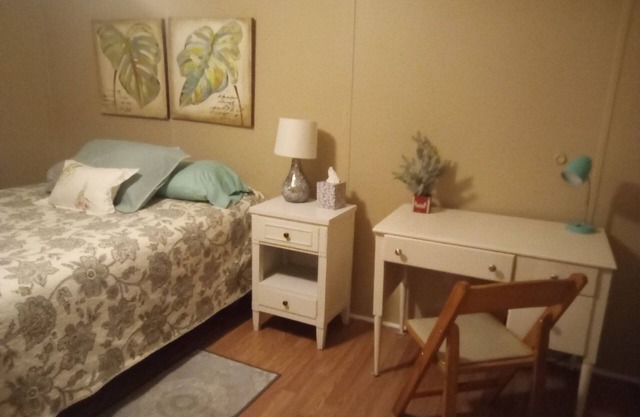 3-bedroom mobile home in tranquil Beaufort with WiFi, AC