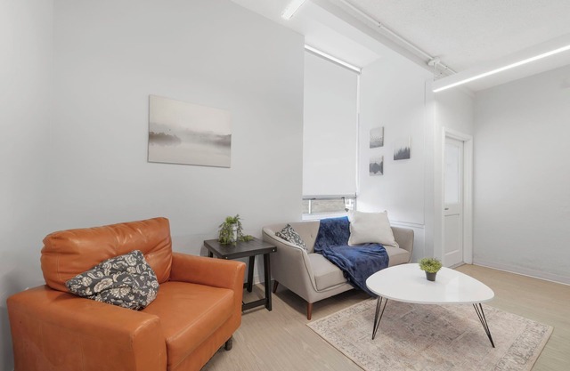 3-bedroom Pod in Kansas City w/ WiFi, AC, Parking & Dedicated Workspace by UMKC