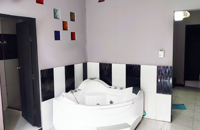 3 BEDROOM PRIVATE APT @ POBLADO 201B