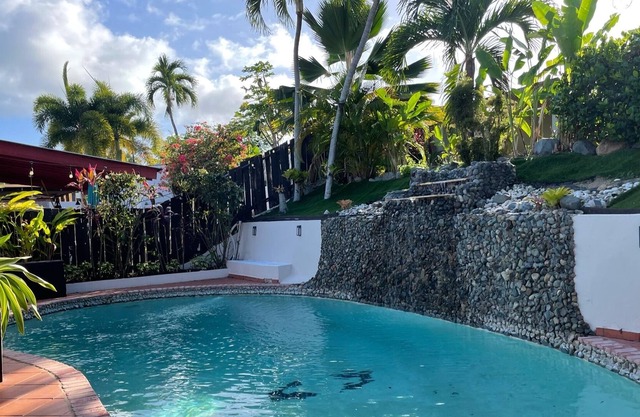 3 Bedroom w/private Pool, Hot tub & game room!