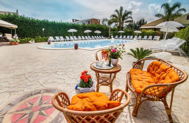 House with 3 bedrooms in Campofelice di Roccella with shared pool enclosed garden and WiFi 150 m from the beach