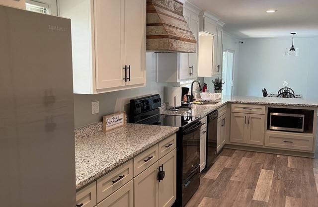 ✓ 3 beds ✓ 2 bath ✓ MAX 6 ✓ 5 min to highway ✓ 20 min to Mall of GA ✓