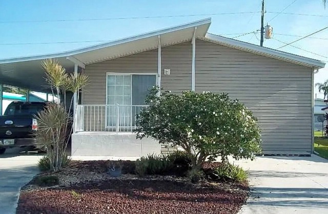 3 BR 2 BA newly remodeled house w/ nearby beaches, parks, shopping and nightlife