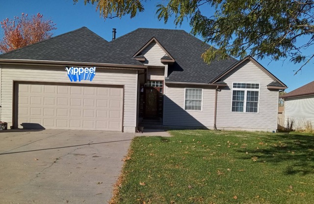 3 br-2 bath centrally located 5 min. from CWS, Old Market, & Zoo.