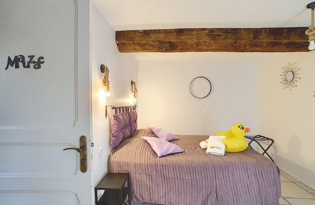 3*** gite on the banks of the Canal du Midi, private parking and enclosed grounds