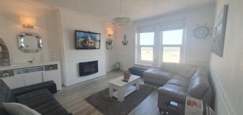3 Harbour Views