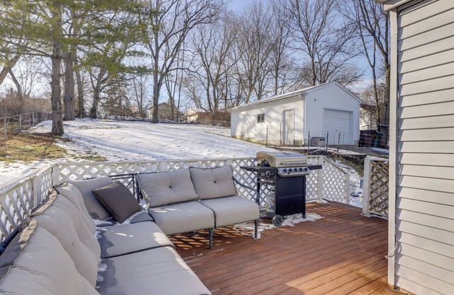 3 Mi to Englewood Dam: Pet-Friendly Home w/ Yard!