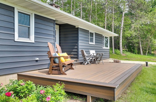 3 Mi to Lake Onalaska: Quaint Home w/ Prairie View