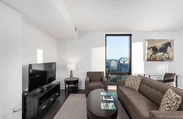 Grande | Apartamento de 2 dormitorios | Centro de la ciudad de Reston | cerca del aeropuerto de Dulles | por GLS