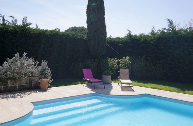 3-star cottage with swimming pool La Petite Gironde
