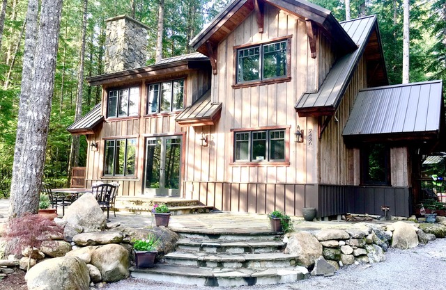 The Knotty Lodge, Retiro de montaña de lujo, Glacier WA, Mt. Panadero, WiFi, Bañera de hidromasaje
