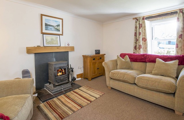 3 Tower Hill, Holiday Home Brynhenllan, Sleeps 6, 3 bedrooms, bathrooms