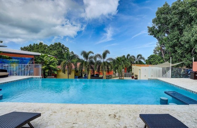 3 Villas with Stunning Views & 2 Private Pools