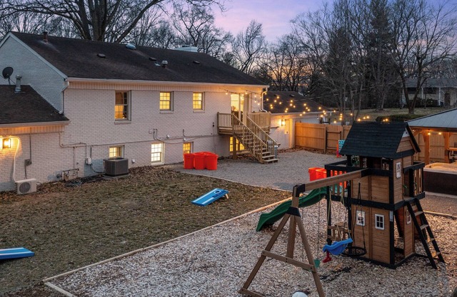 3600SF~Game room~2 Kitchens~Spacious Backyard