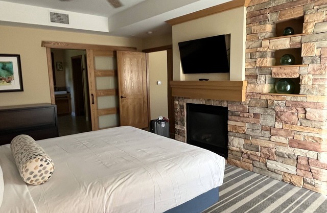 3B2B Condo @ Resort 7/3-7/7 W/ Pool & Jacuzzi BOOK NOW $150 Nightly Welks Resort