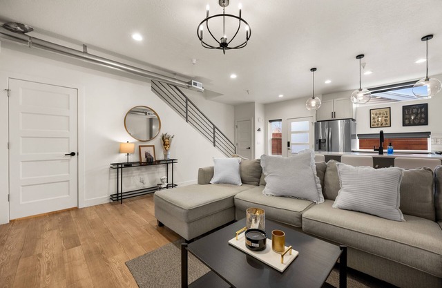 3BD/2.5 near Airport, Delta Center & Downtown SLC