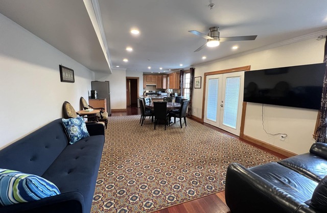 3Bed / 3Bath Home, 3 Parking spots close to Central Sq, MIT, Harvard. Walk to T.