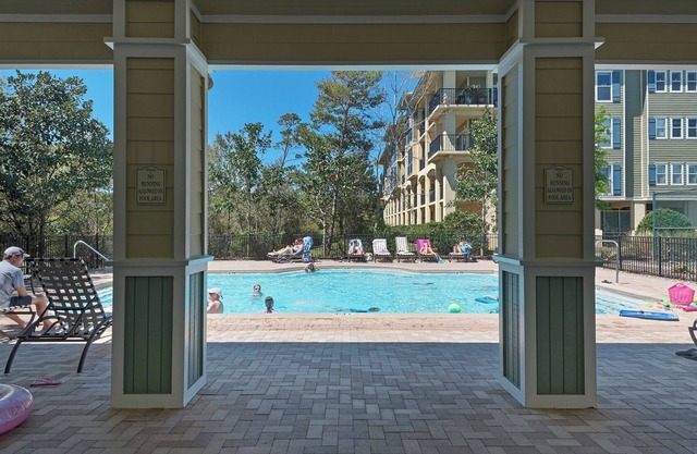 3br/2.5ba, Sleeps 8, Private Beach Access!