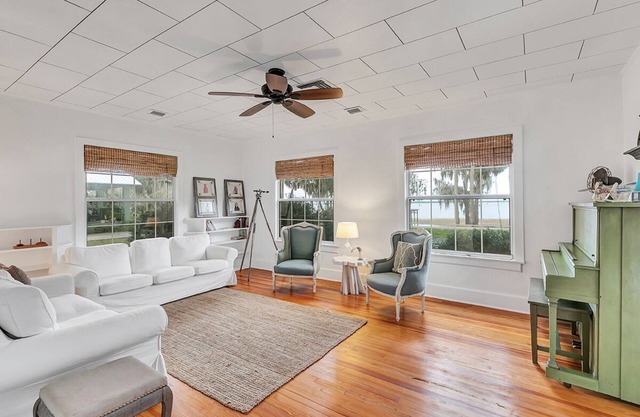 3BR, 2BA 1920 Lake Estate W / Acceso a la rampa para botes. Vistas encantadoras. 9 plazas