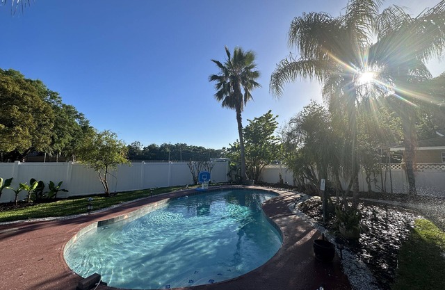3BR/2BA Home with Private Pool! ~The Oasis~