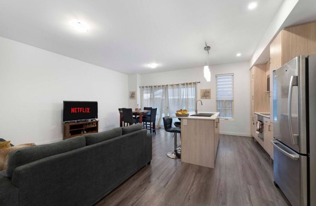 3BR 2bth home@Barrie10min toCentennial beach Entire townhouse in Barrie,Ontario