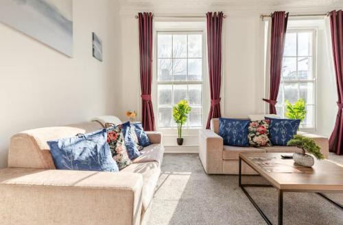 3BR City Apartment - minutes from tube station