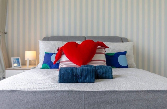 3BR D'pristine Suite Near Legoland, Stunning Views