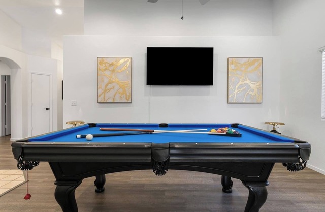 3BR Family Getaway with a Fully-Equipt Kitchen and Pool
