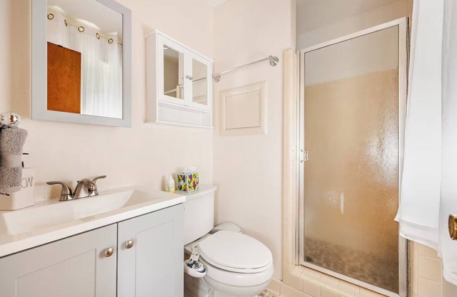 3BR Home - Metro, Free Parking, WiFi Kitchen Laundry, Kids Near DC & Downtown