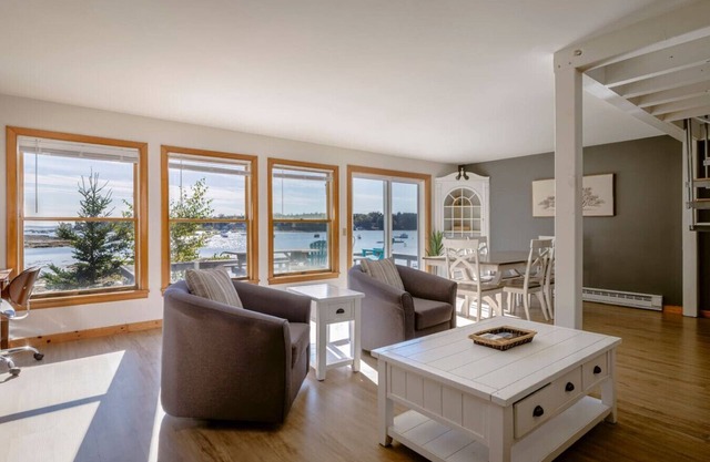 3BR Oceanfront Spacious Cottage + Dock [Driftwood]
