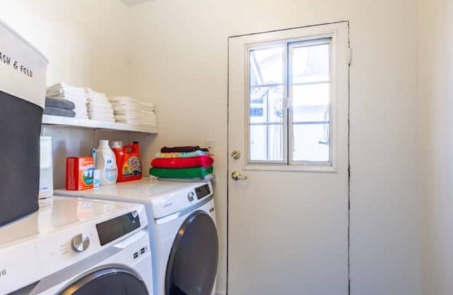 4/5 BR near Disney w/ pool, jacuzzi, dry sauna, ice bath, and fully equipped gym
