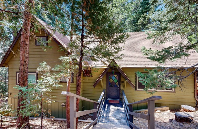 4 BD W/ Lake Access, Grill, Fire Pit, A/C, Optional Dock