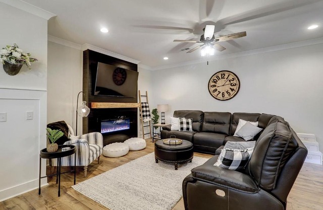 4 Bed 35 BA 1K 3Q 2T Sleeper Sofa Park 3 Cars Bikes & Beach Gear included