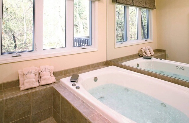 4 Bed/4 Bath Crossville Unit - Sleeps 6 Comfort...