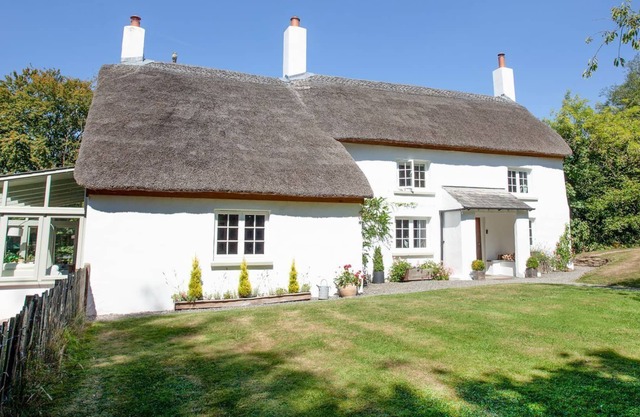 4 bedroom accommodation in Huntshaw, near Torrington