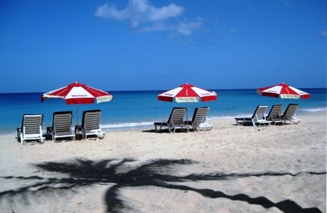 4 dormitorios - Un paseo de 5 minutos para 'pies en la arena' a las 2 playas increíbles!