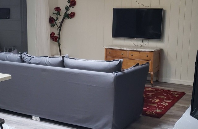 4-bedroom house in welcoming Tavares with Pool, AC