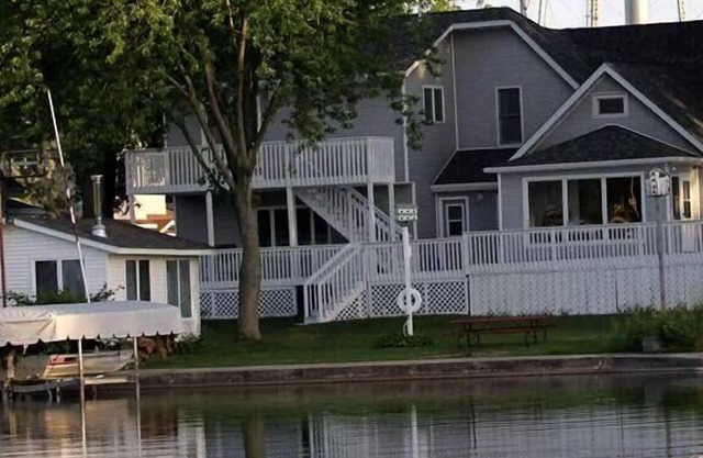 Lake House de 4 dormitorios con terraza espaciosa para relajarse y ver el lago