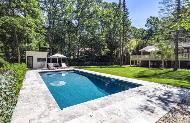 4 Bedroom Secluded/ Year-Round HOT TUB w/ Private Beach Access 15 Mins Main Town