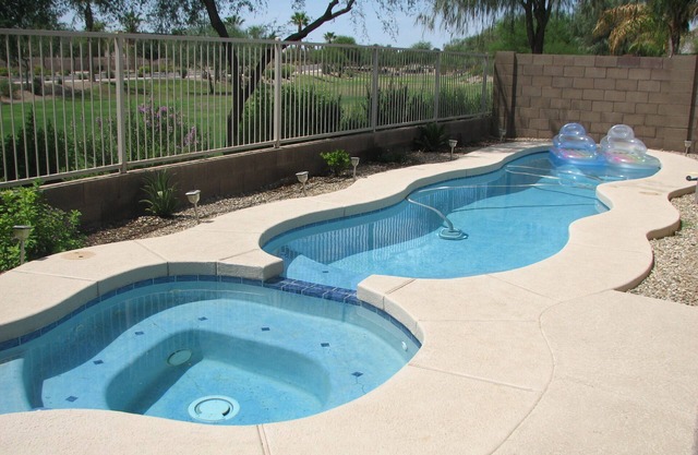 4 dormitorios / 3 baños con piscina climatizada / spa a pocos minutos del Goodyear Ballpark