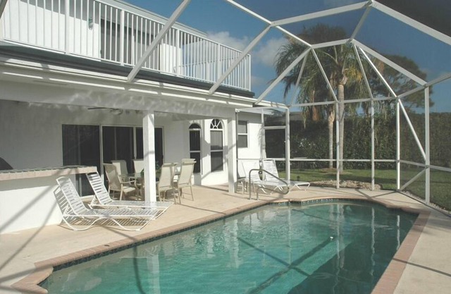 4 BR/3 BA Villa, Private Pool - Near Chabad
